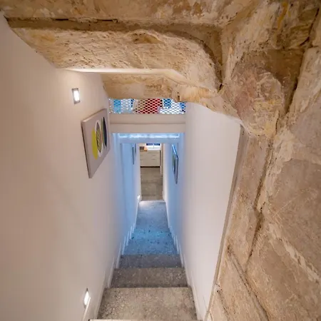A Unique In The Heart Of * فاليتا
